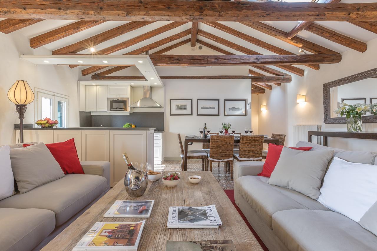 Ca' San Sebastiano Canal View Apartment Venice