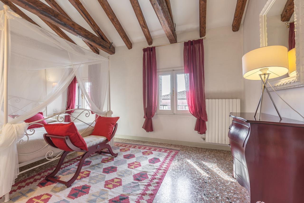 Ca' San Sebastiano Canal View Apartment Venice