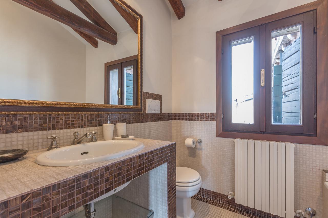 Ca' San Sebastiano Canal View Apartment Venice